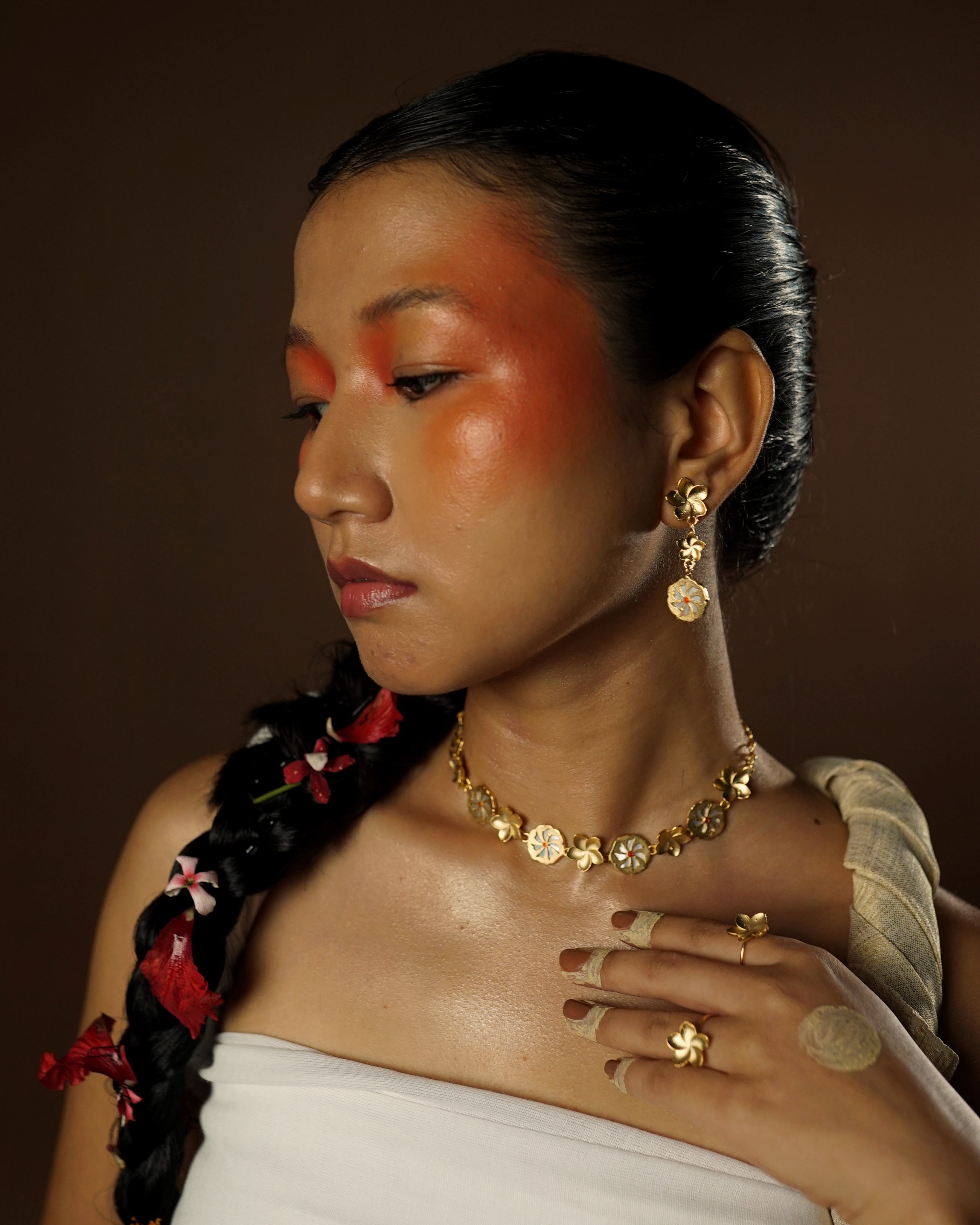 Tora Choker