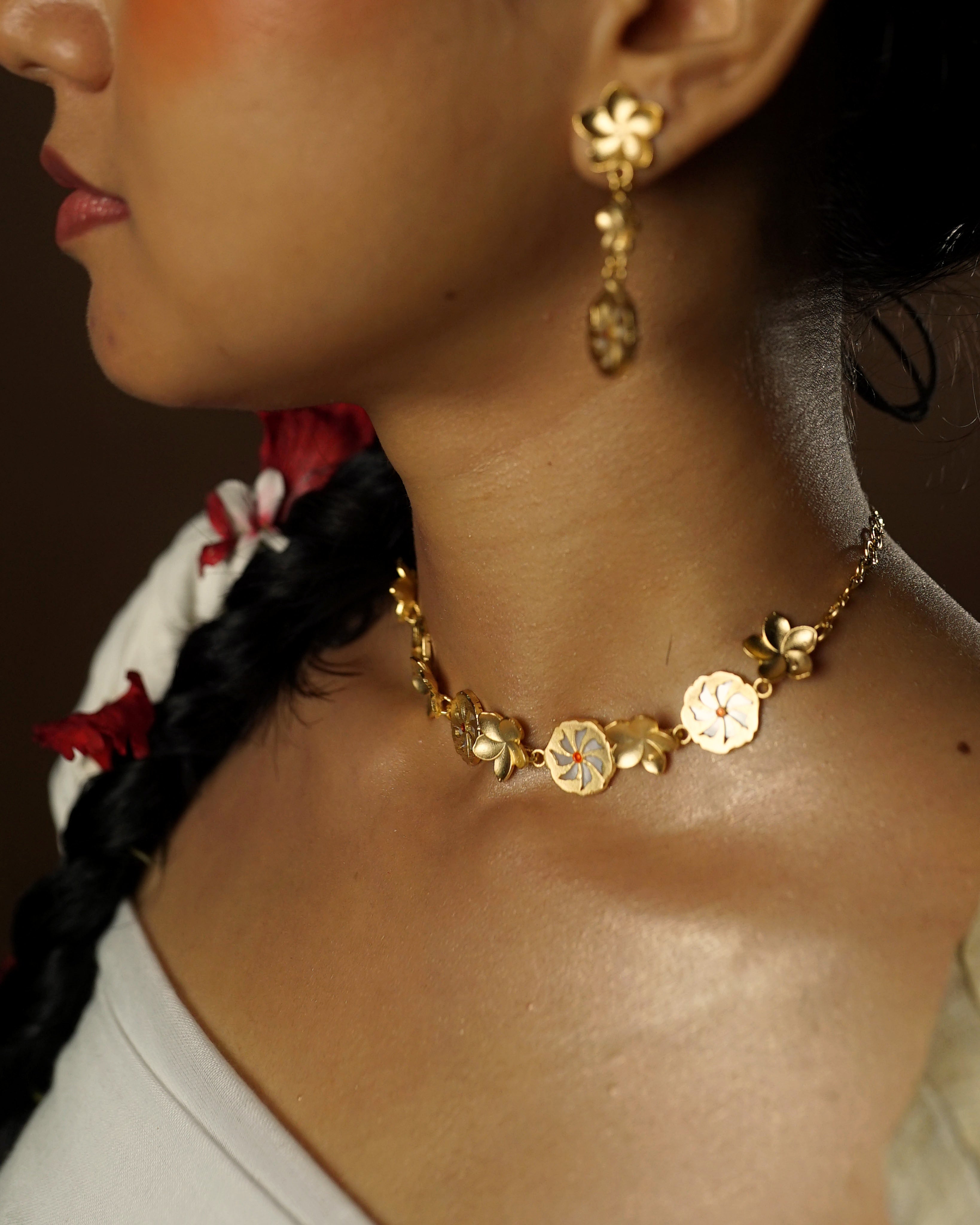 Tora Choker