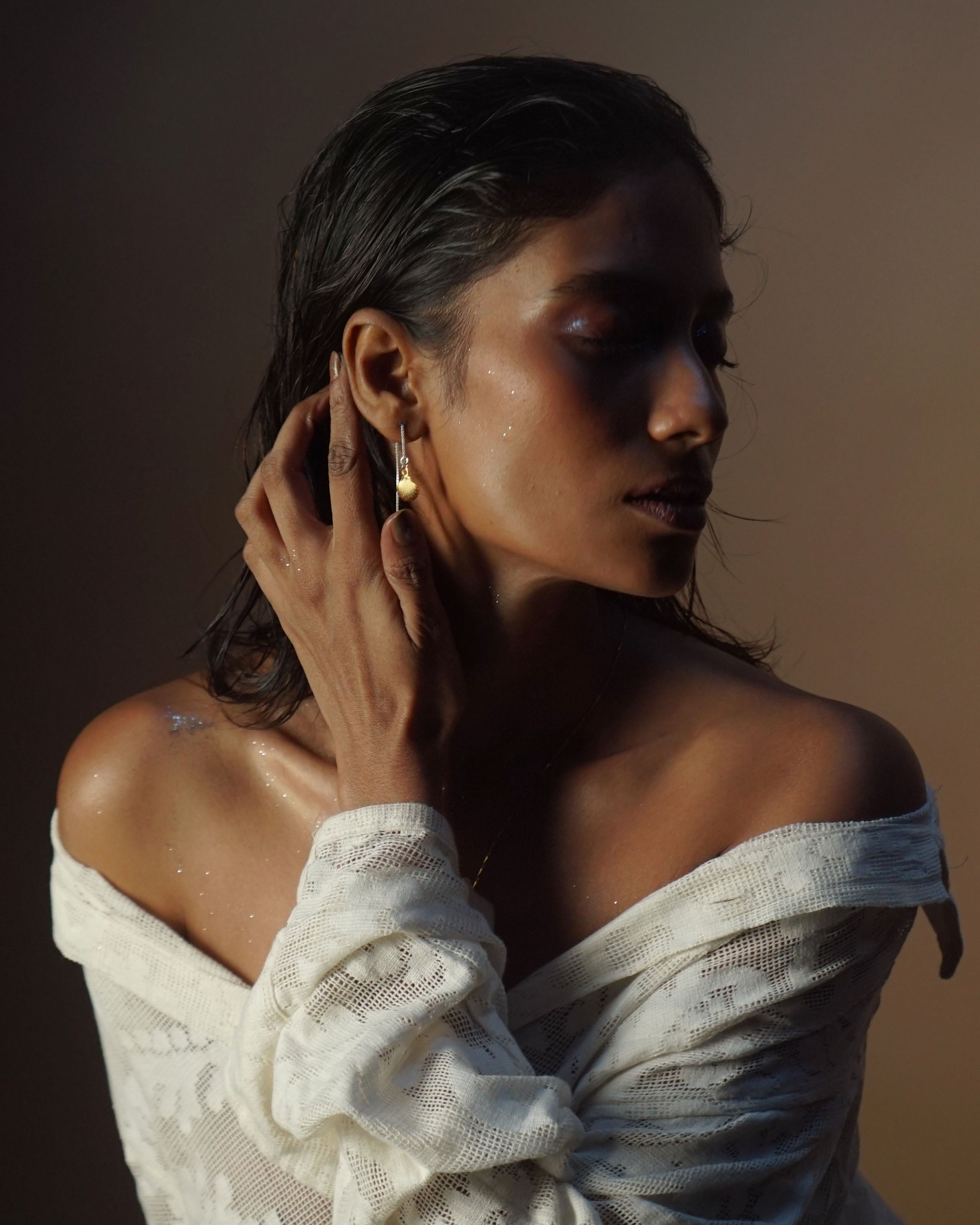 Shell Ear Threader