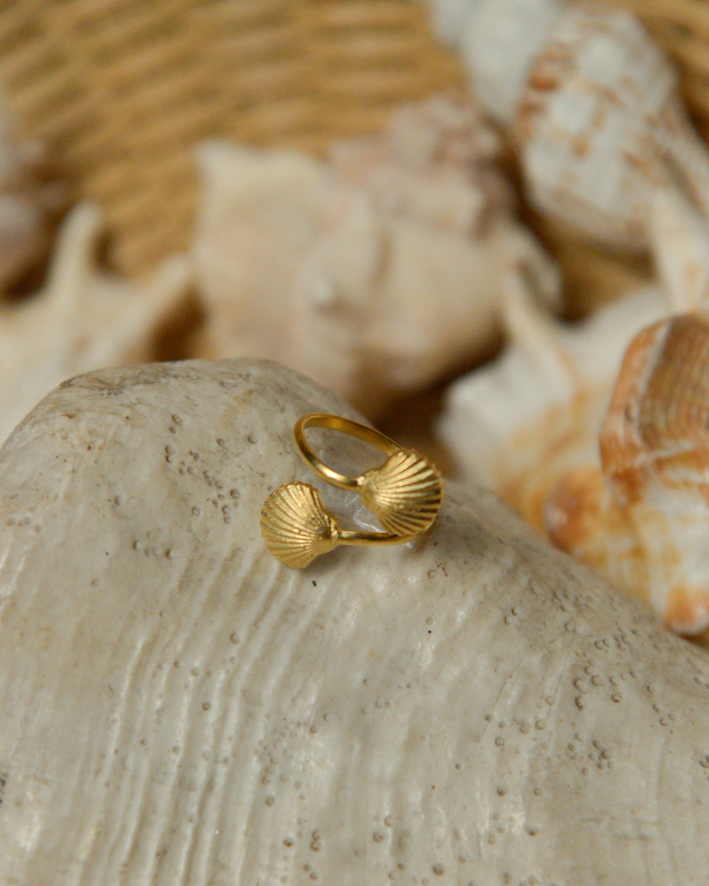 Seashell Overlap Ring
