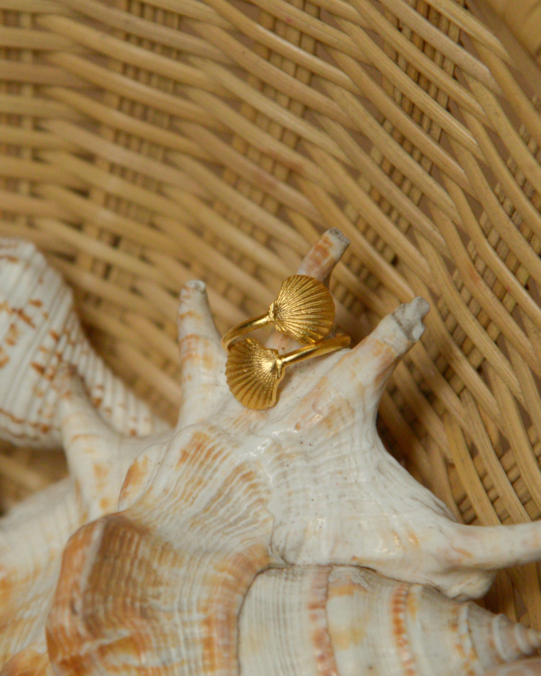 Seashell Overlap Ring